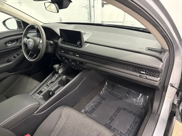 Certified Used 2025 Solar Silver Metallic Honda SE image 25