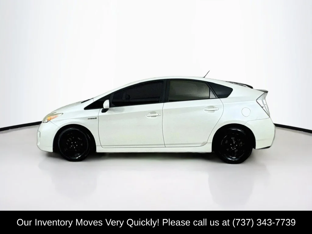 Used 2015 Blizzard Pearl Toyota Two image 4