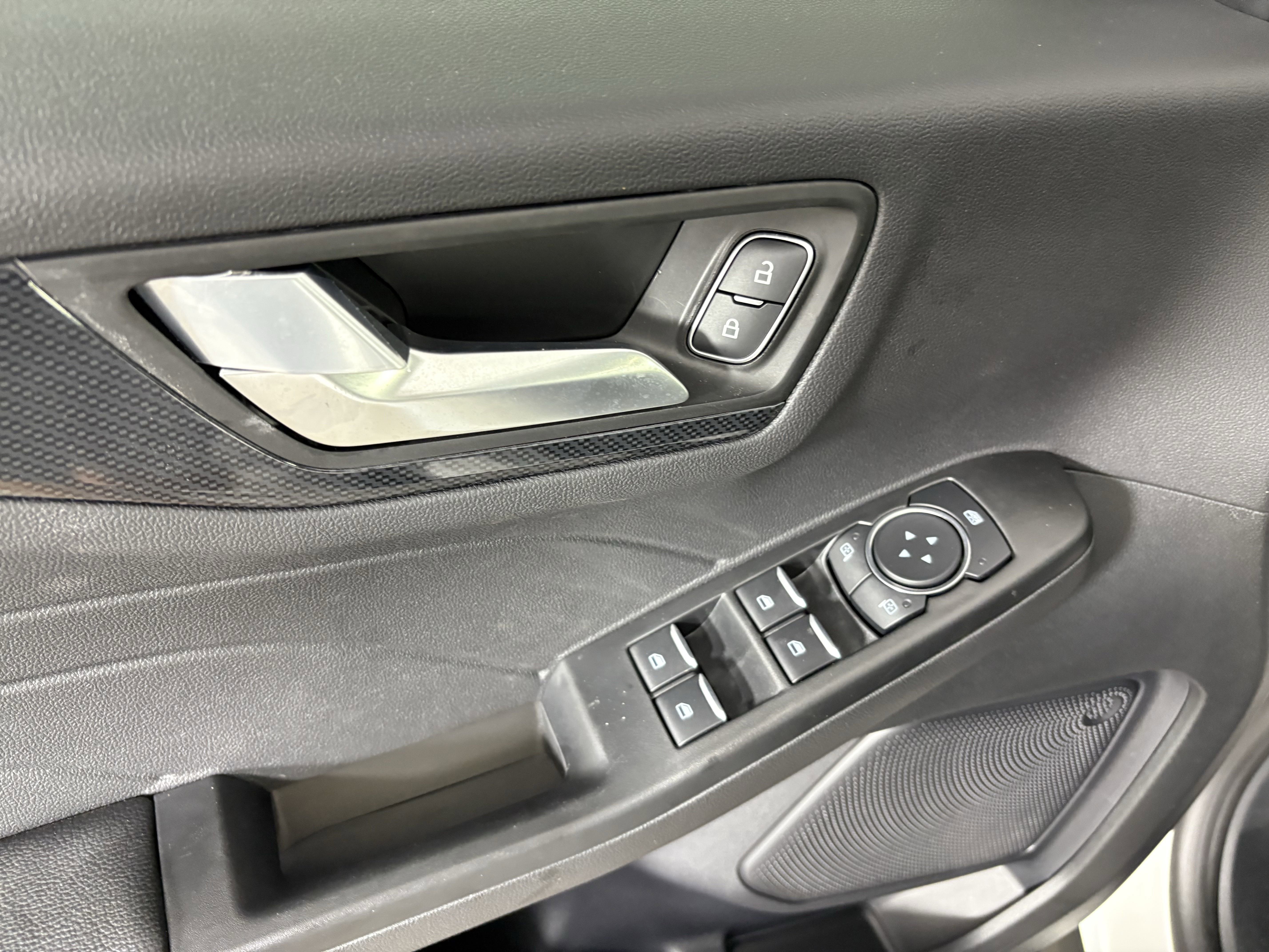 2025 Ford Escape ST-Line Select - Photo 18