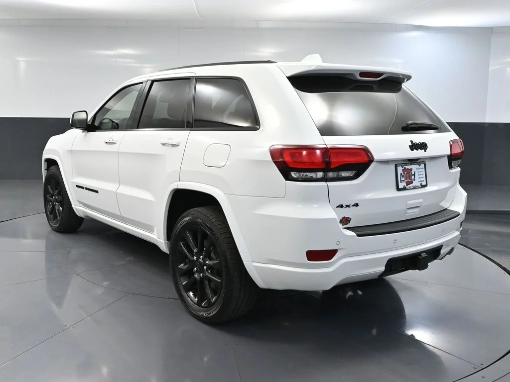 Used 2021 White Jeep Laredo X image 9