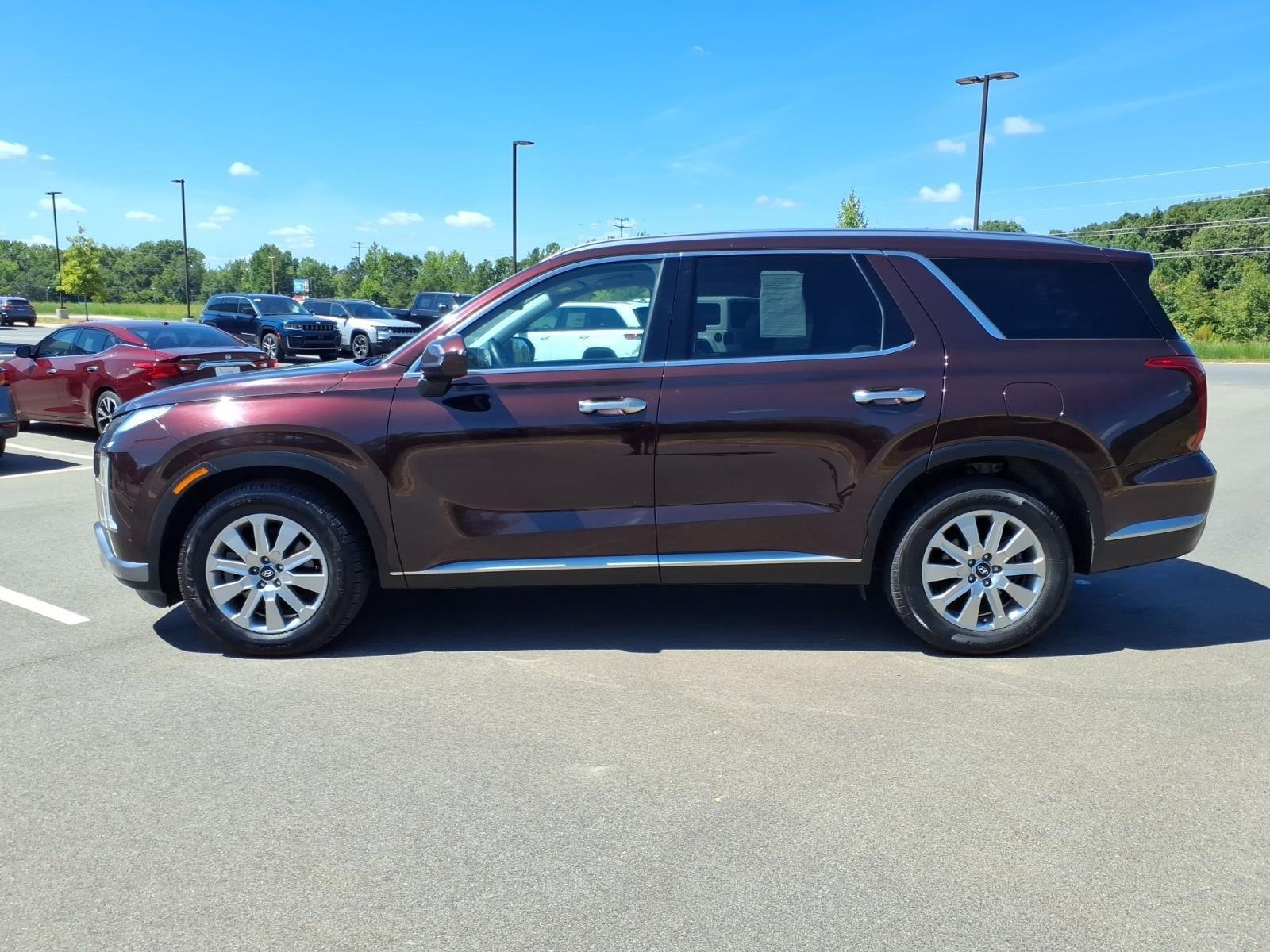 Used 2024 Sierra Burgundy Hyundai SEL 7P image 3