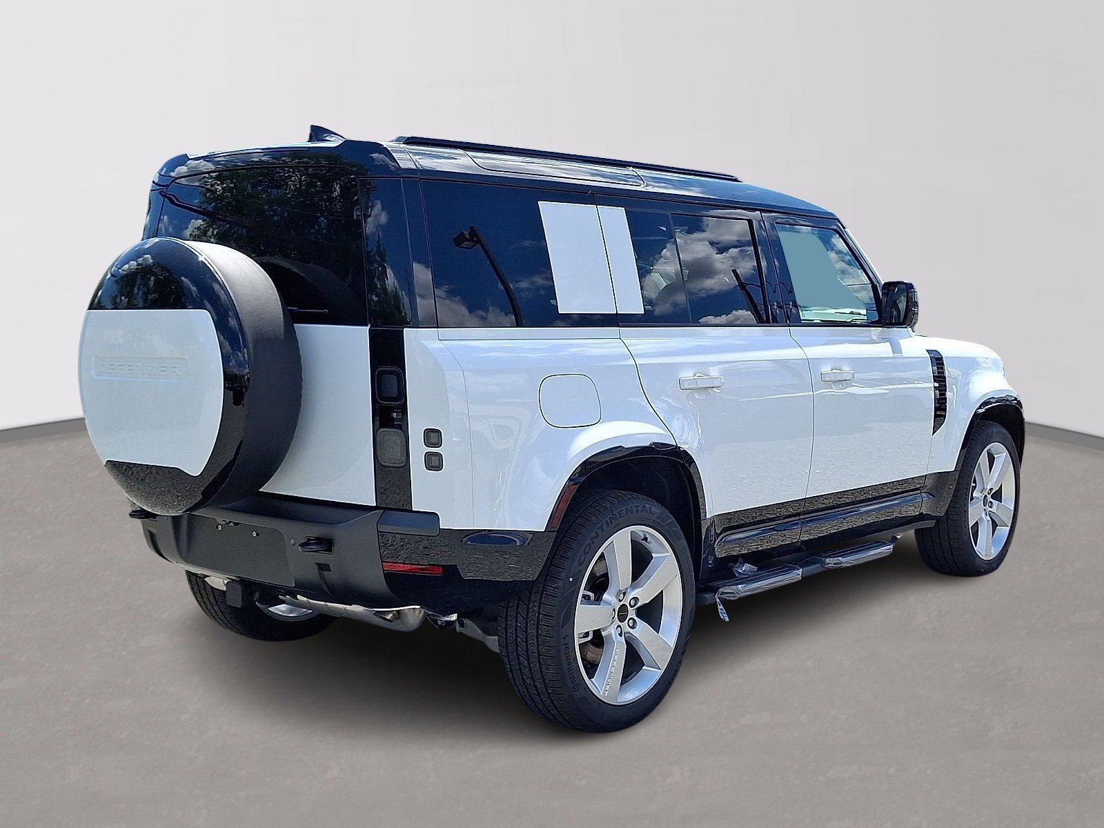 New 2026 Fuji White LAND ROVER X-Dynamic SE image 3