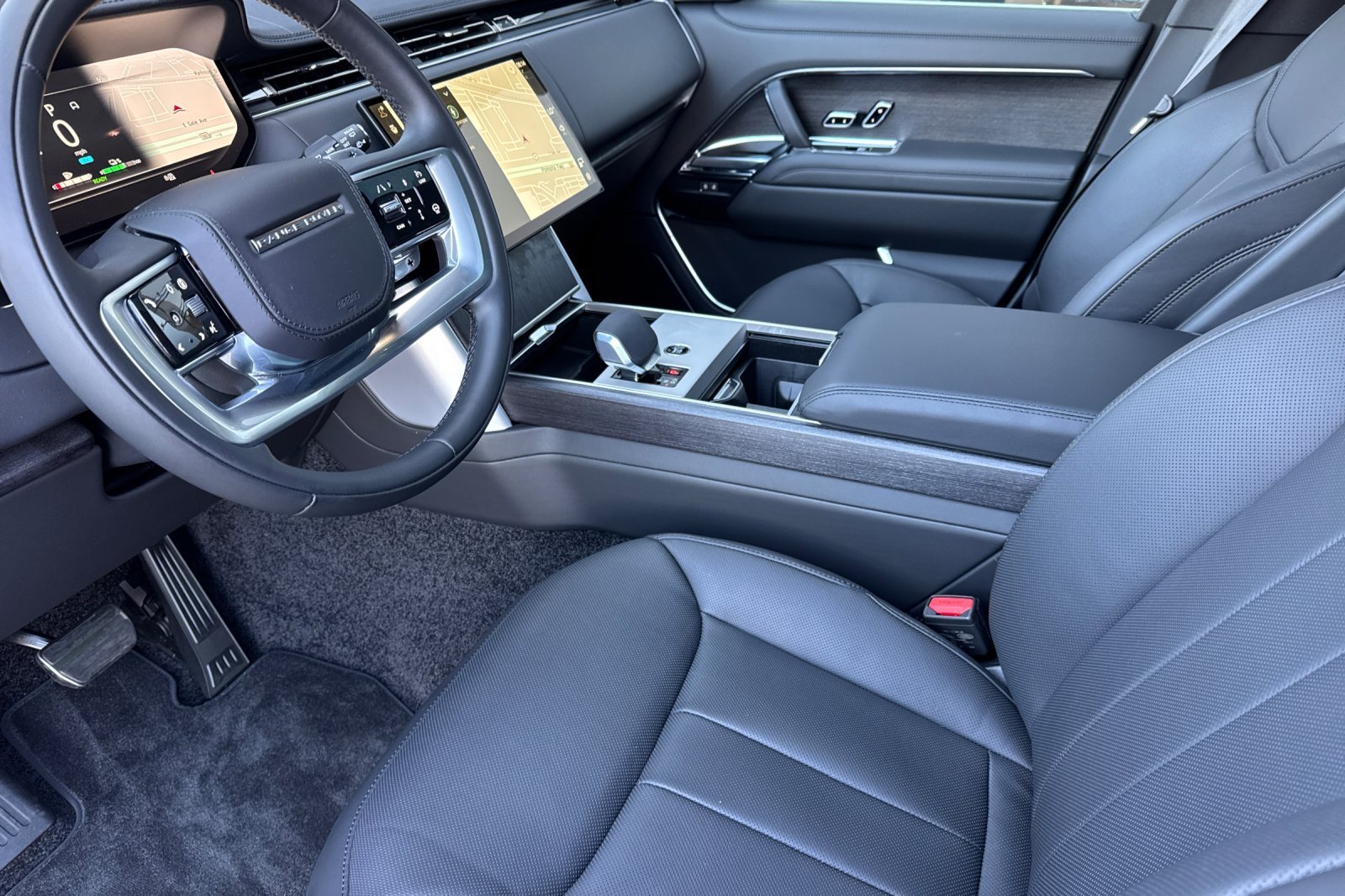 New 2026 Fuji White Land Rover SE image 9
