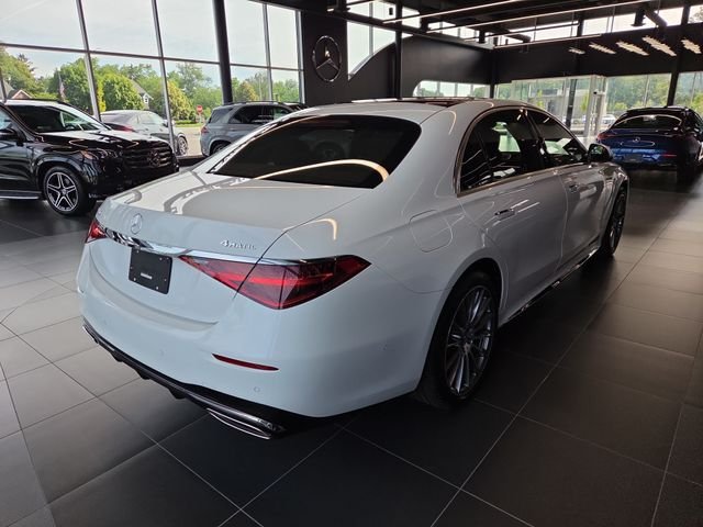 New 2026 MANUFAKTUR Moonlight White Metallic Mercedes-Benz S580 image 4