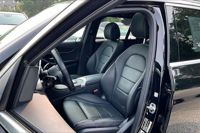 Certified Used 2022 Black Mercedes-Benz GLC 300 image 6