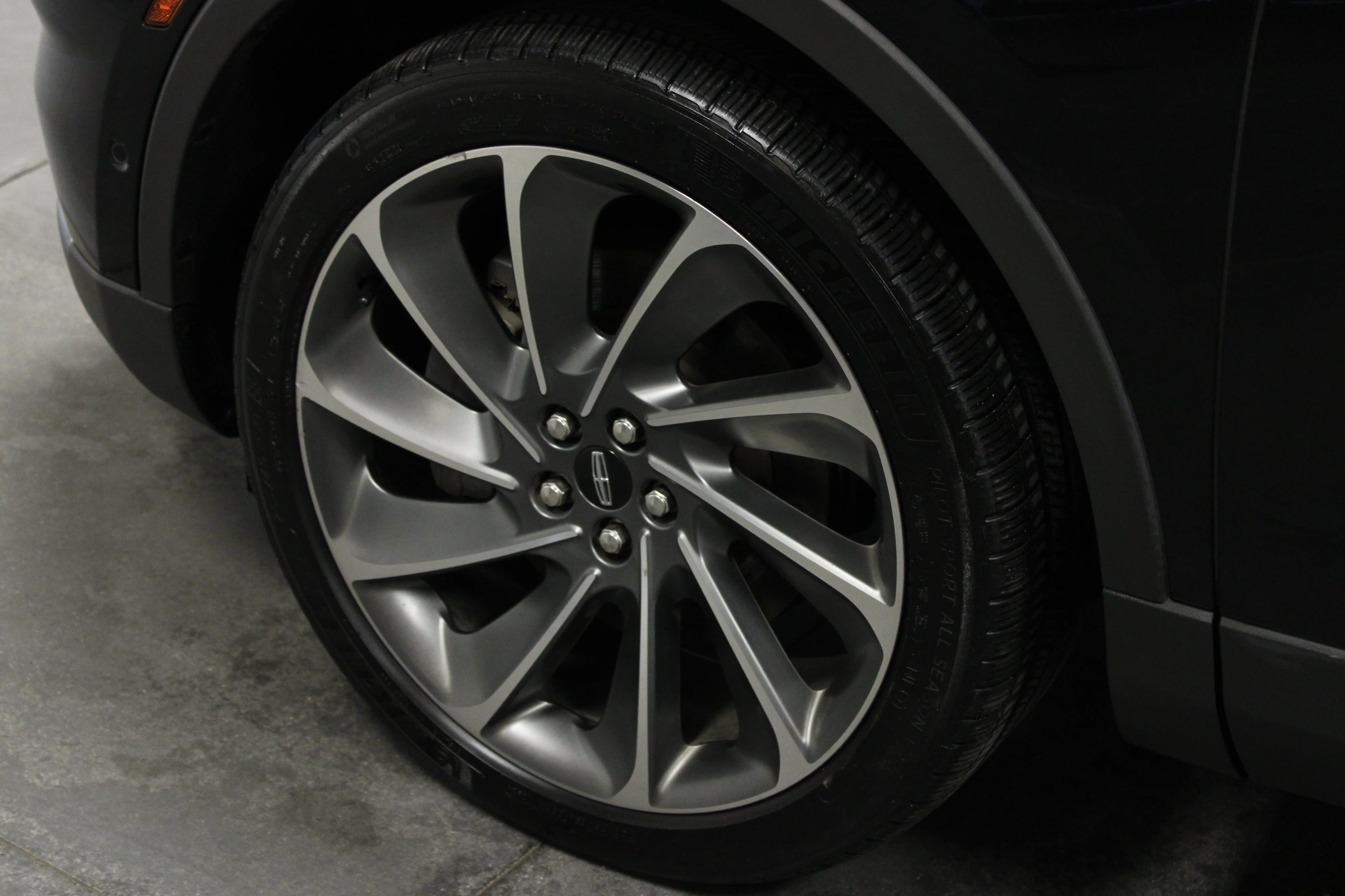 Used 2022 Infinite Black Metallic Clearcoat Lincoln Reserve image 10