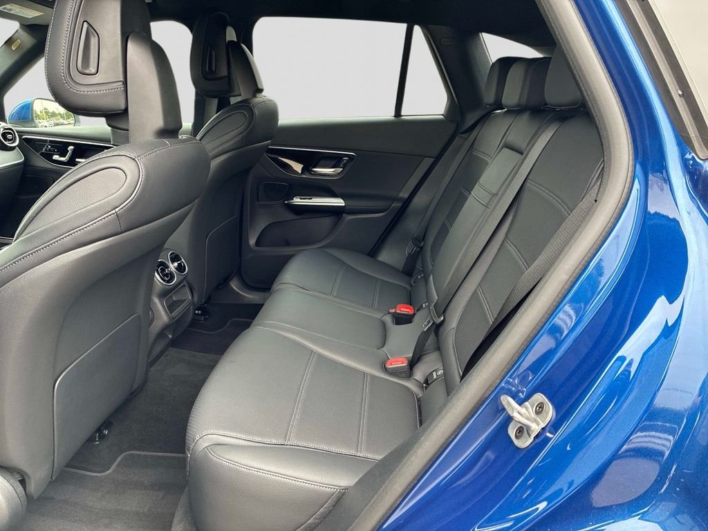 Used 2025  Mercedes-Benz GLC 300 image 15
