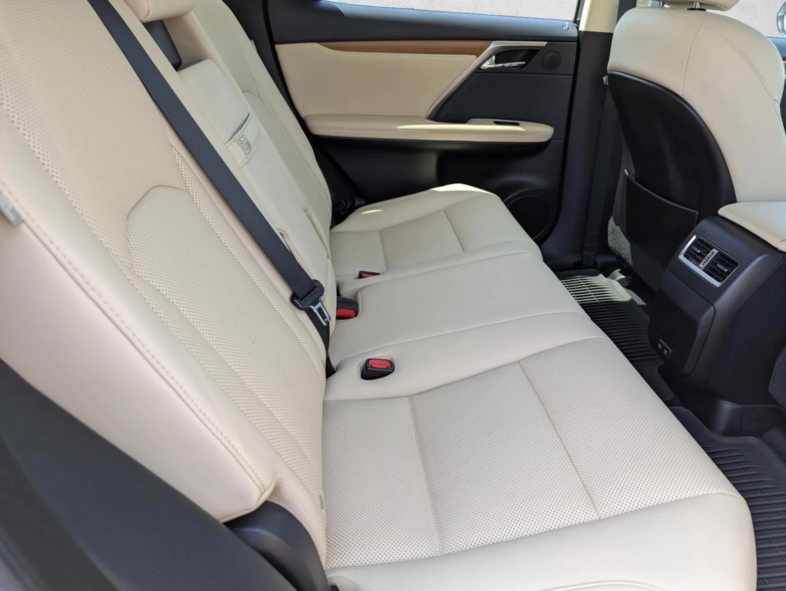 Used 2022 Atomic Silver Lexus RX 350 image 30