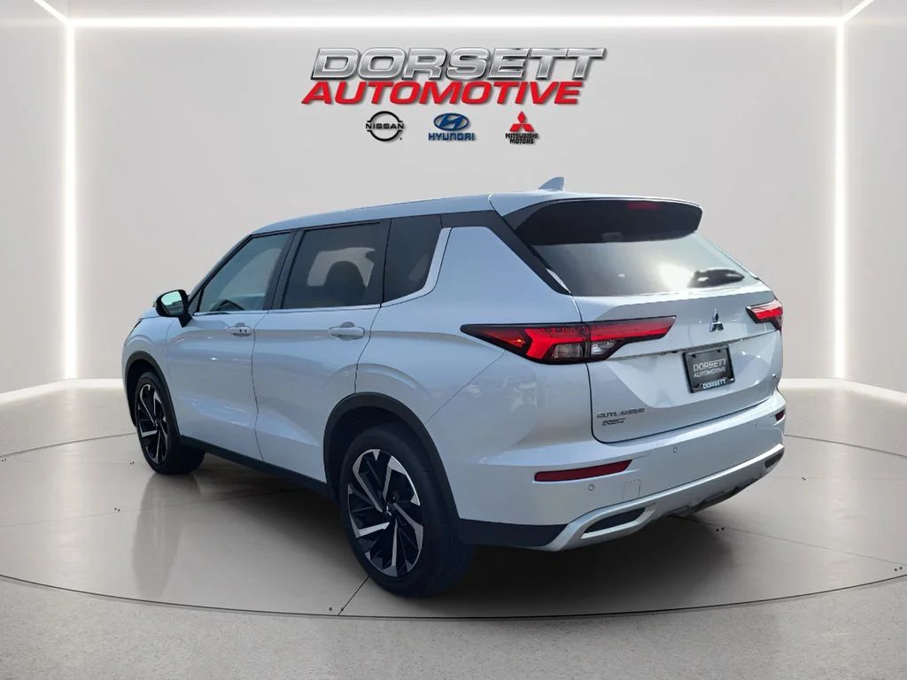 Used 2024 White Diamond Mitsubishi SE image 8