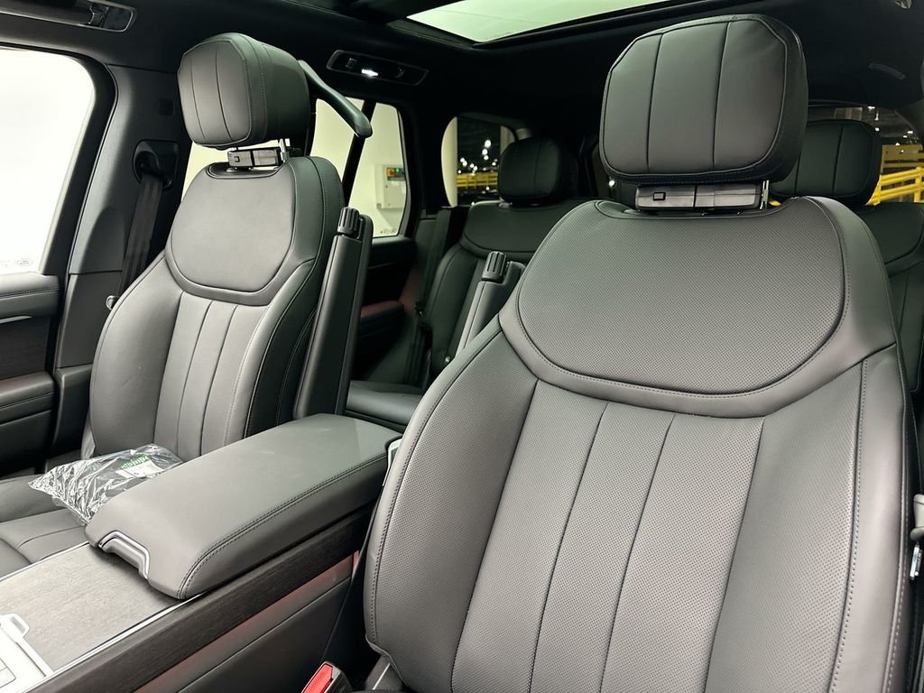 New 2027 Fuji White Land Rover SE image 10