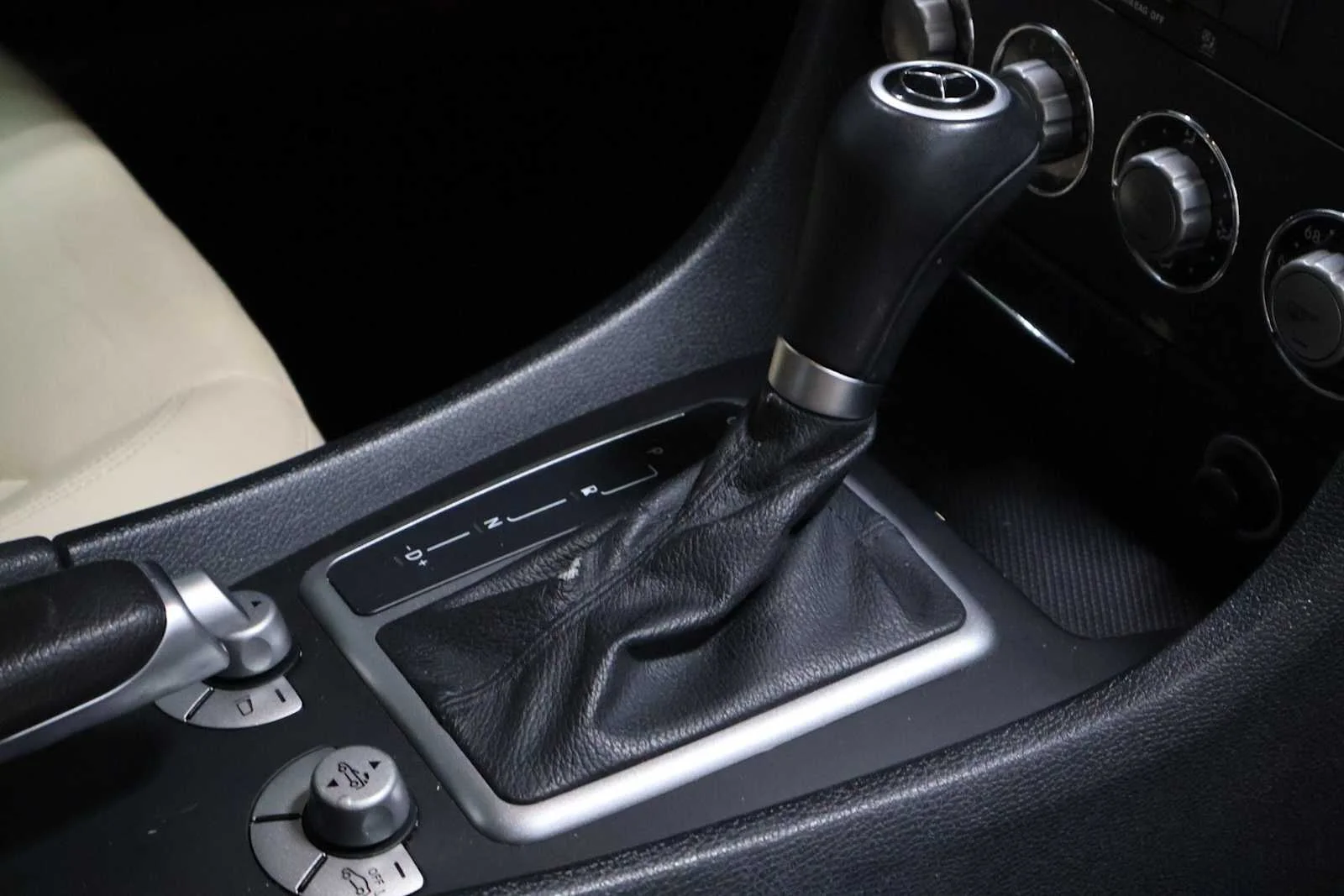 Used 2009 Arctic White Mercedes-Benz 3.0L image 18
