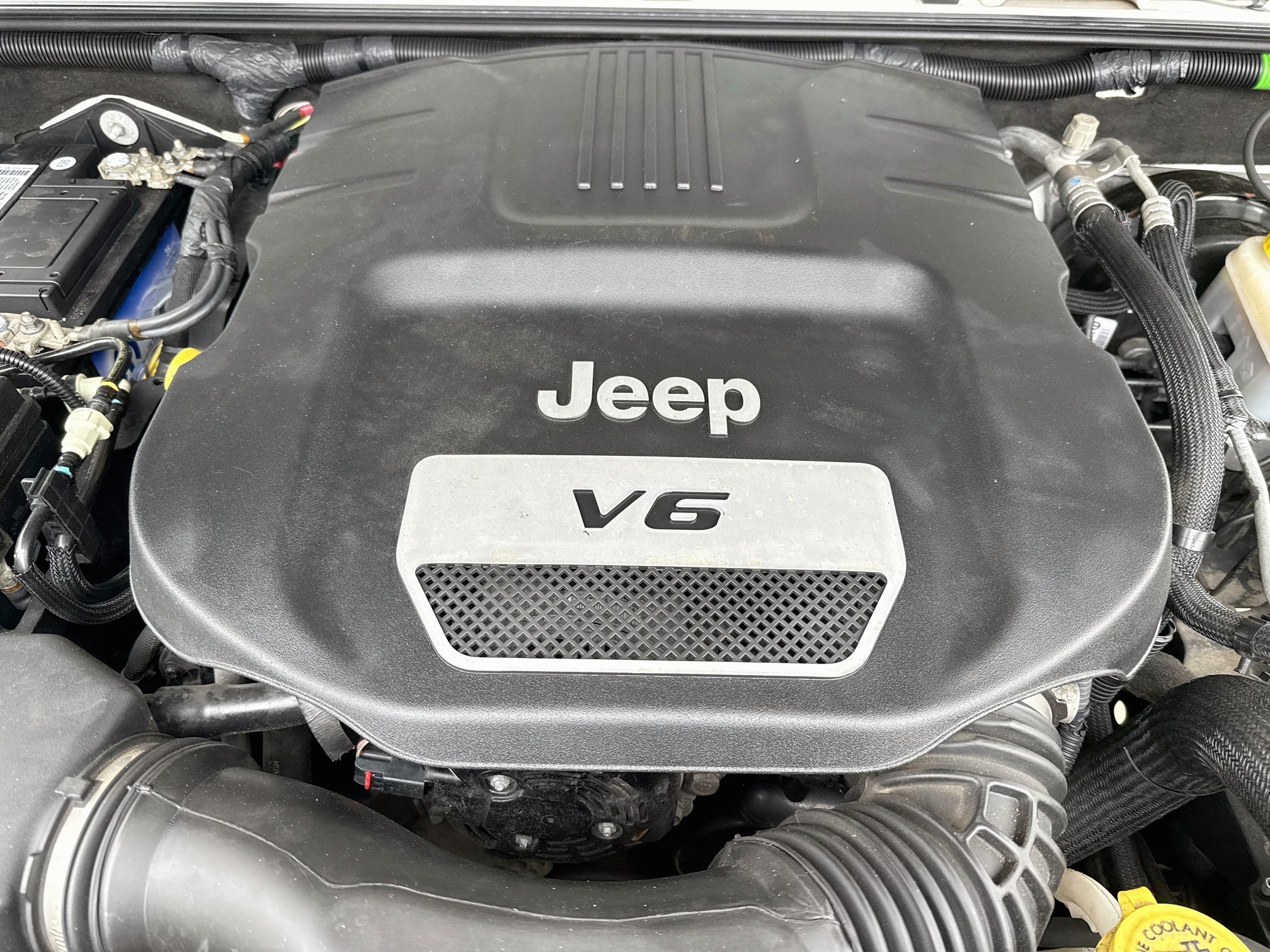 Used 2018 Bright White Clearcoat Jeep Altitude image 27