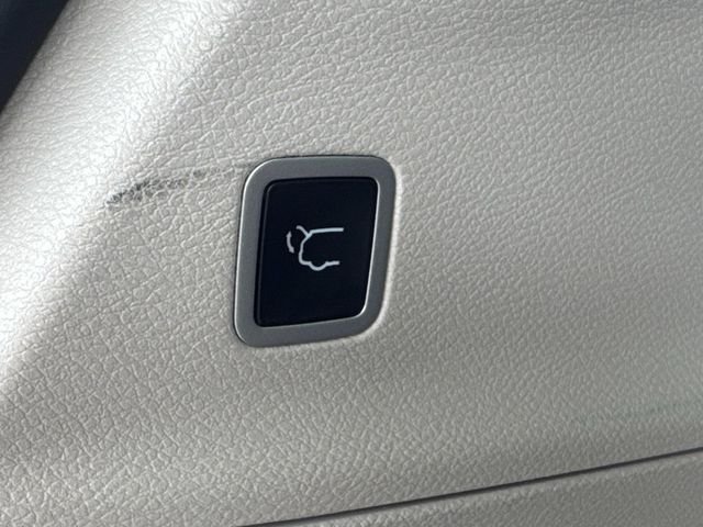 Used 2023 White Chrysler Touring L image 15