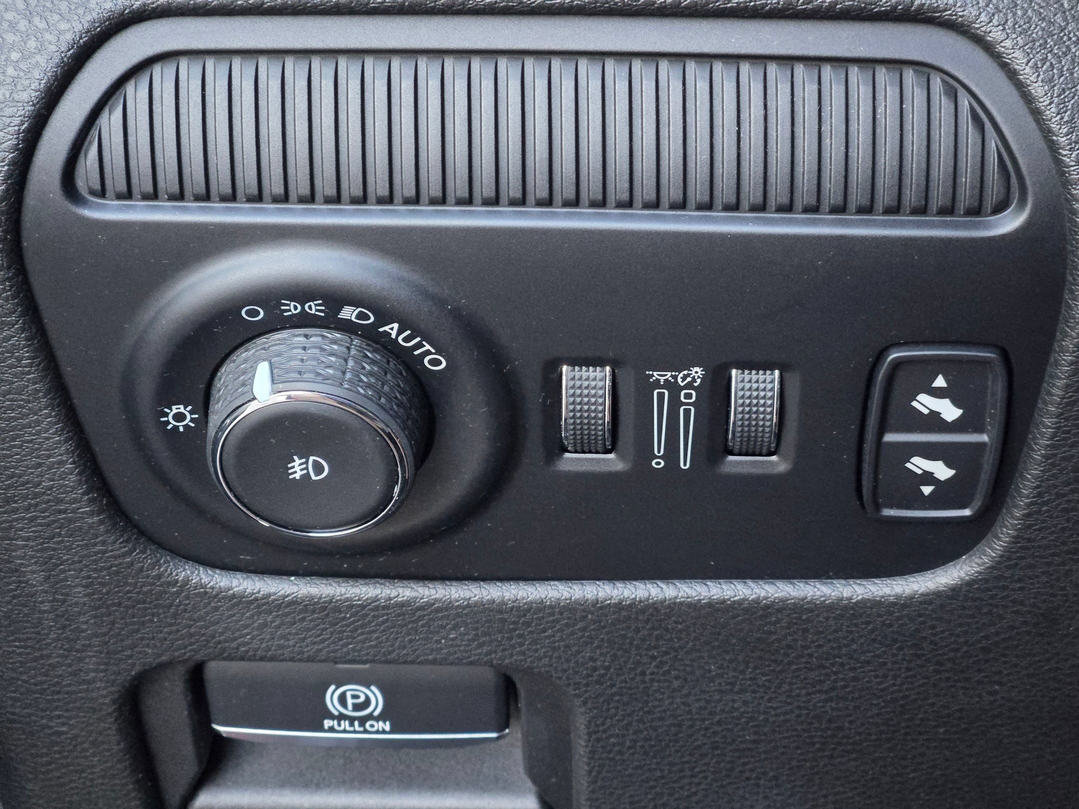Used 2022 Velvet Red Pearlcoat Jeep Series II image 25