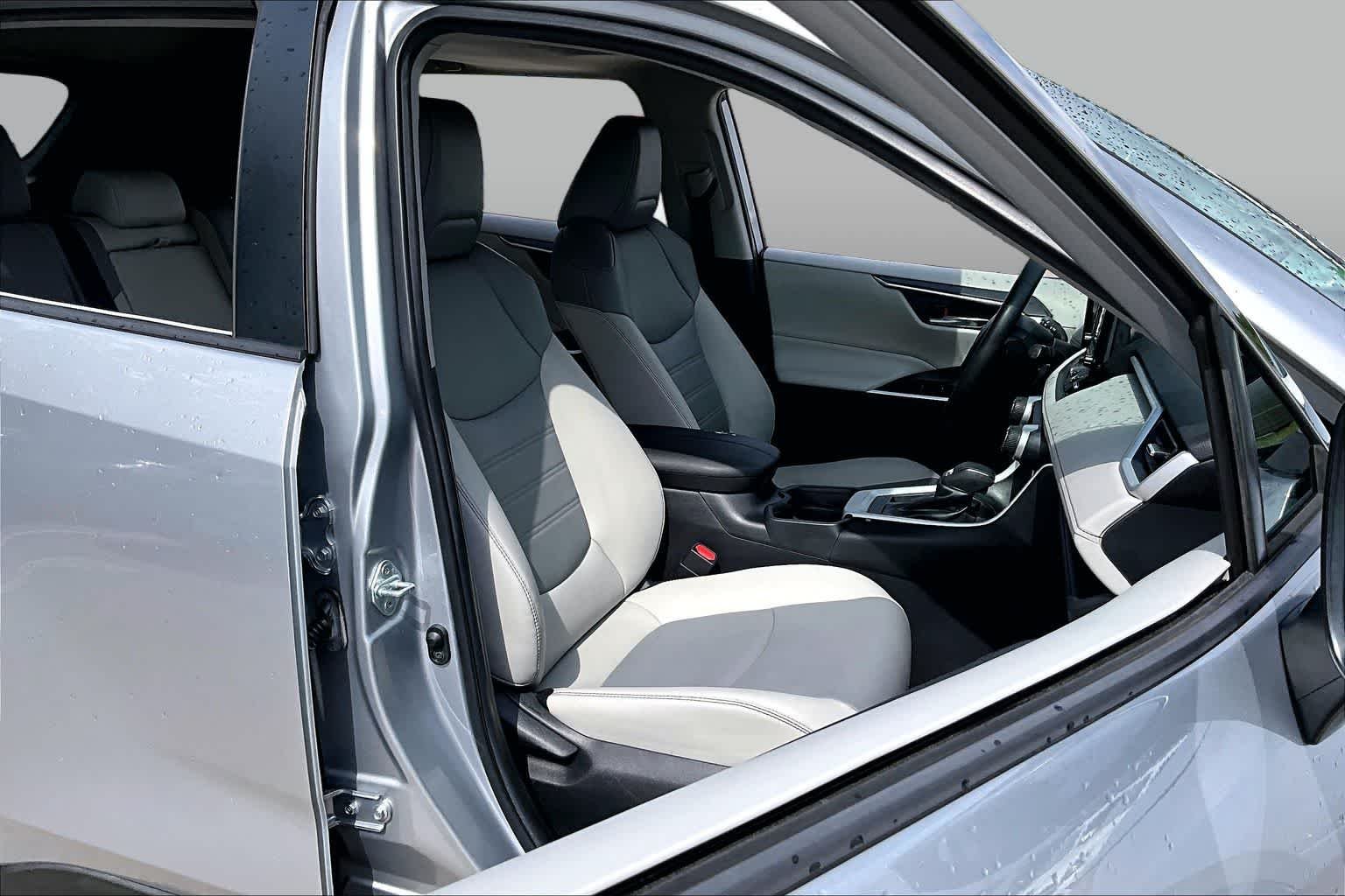 Used 2021 Silver Sky Metallic Toyota XLE Premium image 8
