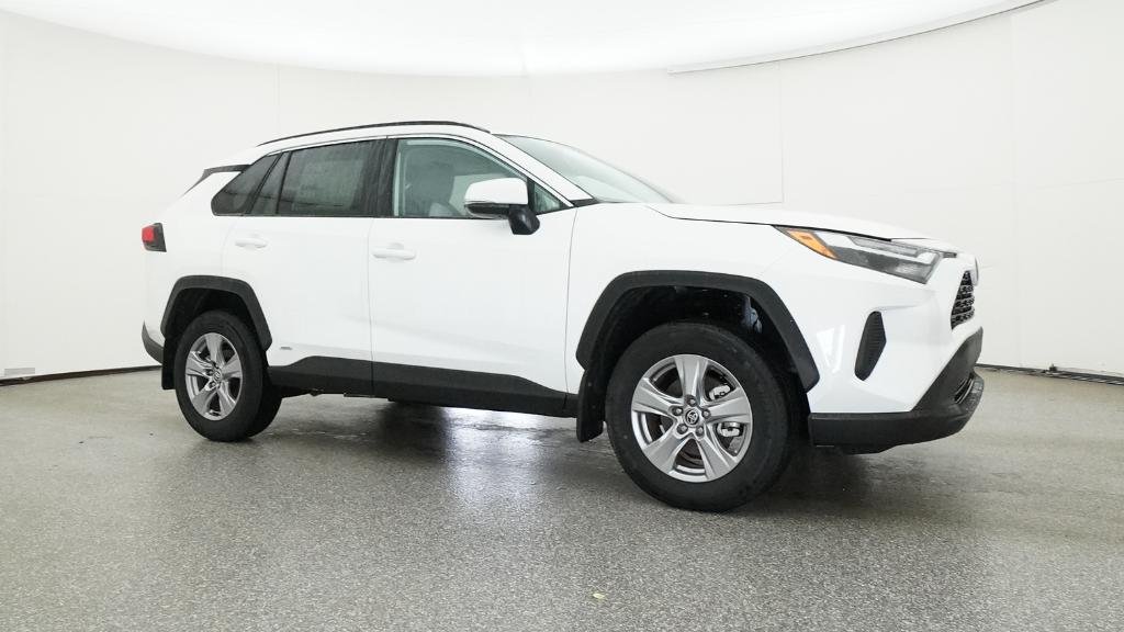 2025 Toyota RAV4 XLE - Photo 14