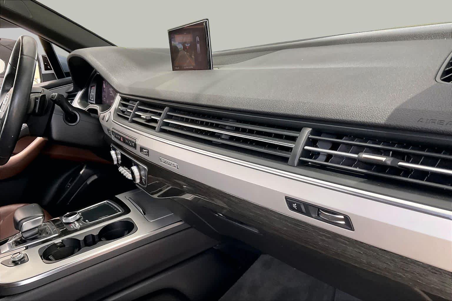 Used 2018 Florett Silver Metallic Audi Premium Plus image 19