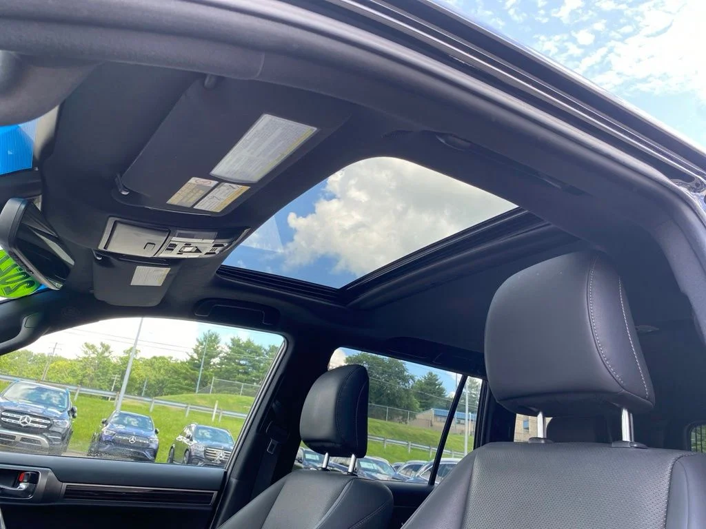 Used 2022 Black Lexus 460 image 17