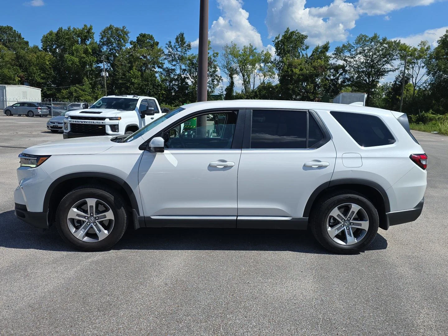 Used 2025 Platinum White Pearl Honda EX-L image 9