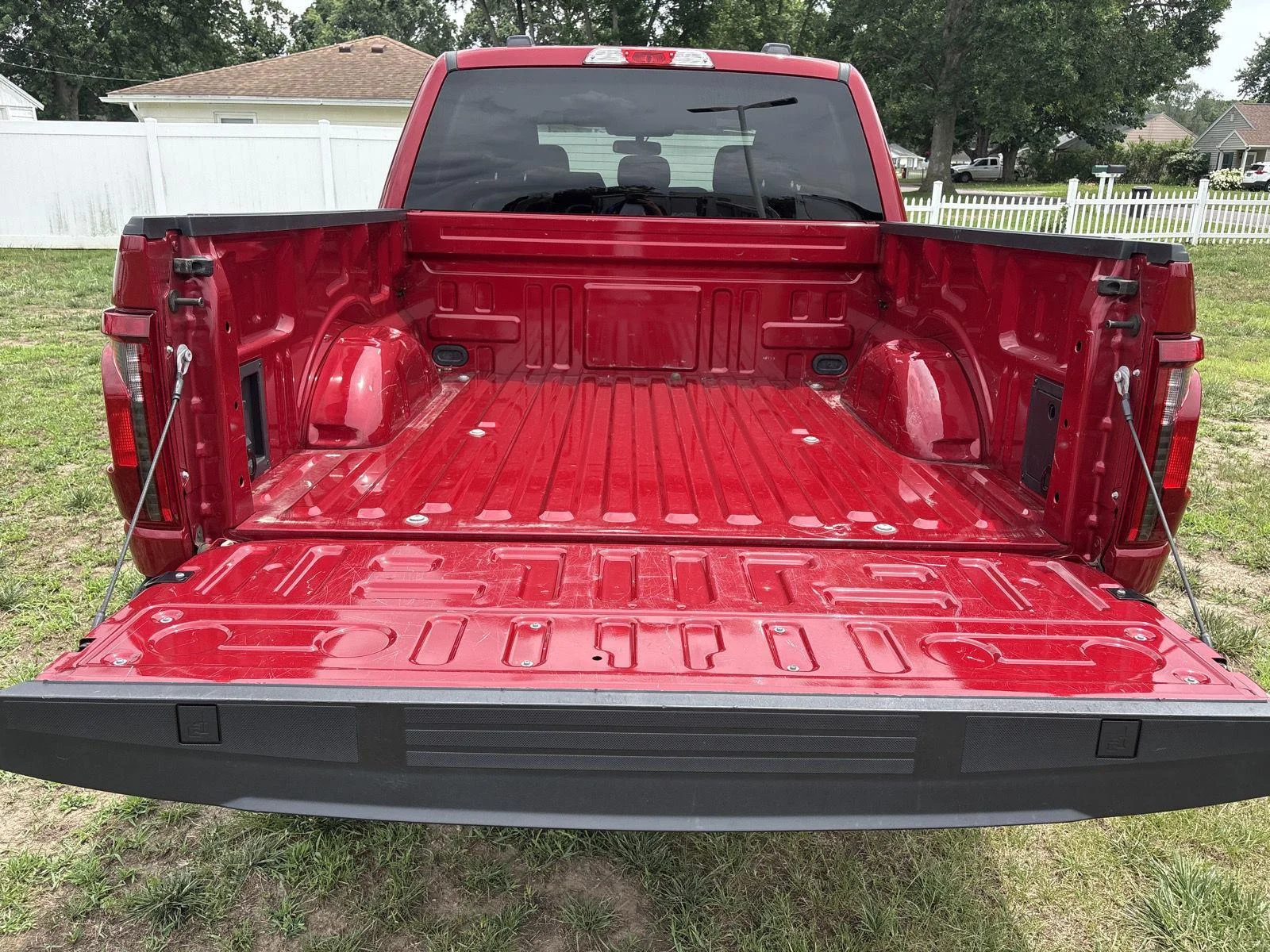 Used 2024 Rapid Red Metallic Tinted Clearcoat Ford XLT image 11