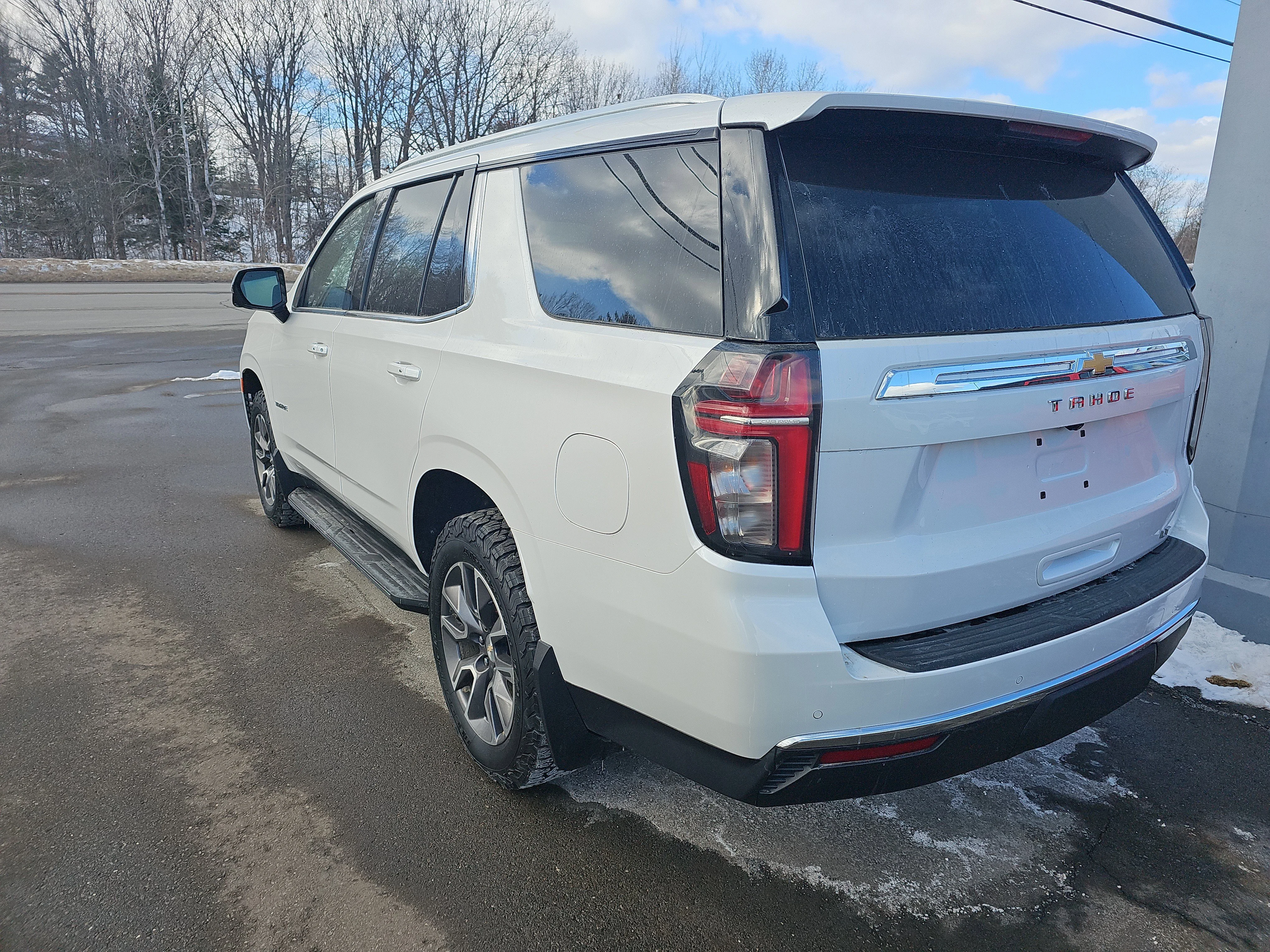 Used 2023 Iridescent Pearl Tricoat Chevrolet LT image 3