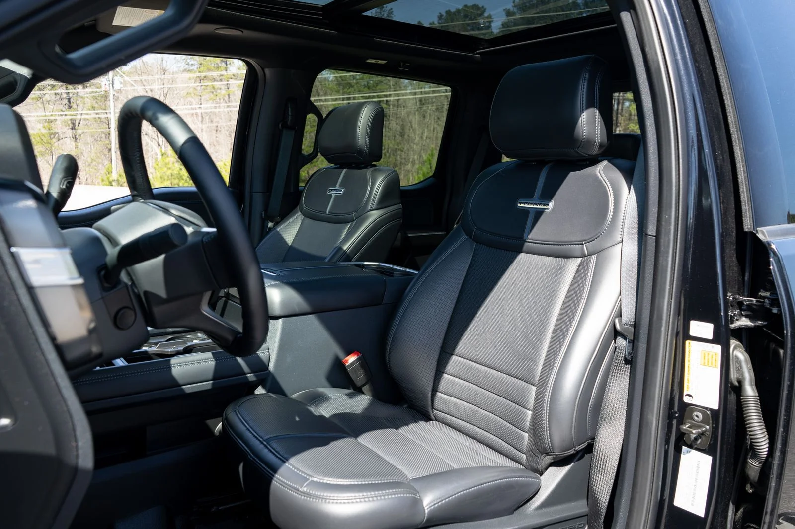 2025 Ford F-450 Super Duty Platinum - Photo 25