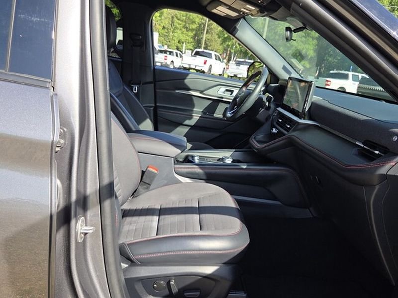 Used 2025 Carbonized Gray Metallic Ford ST-Line image 17
