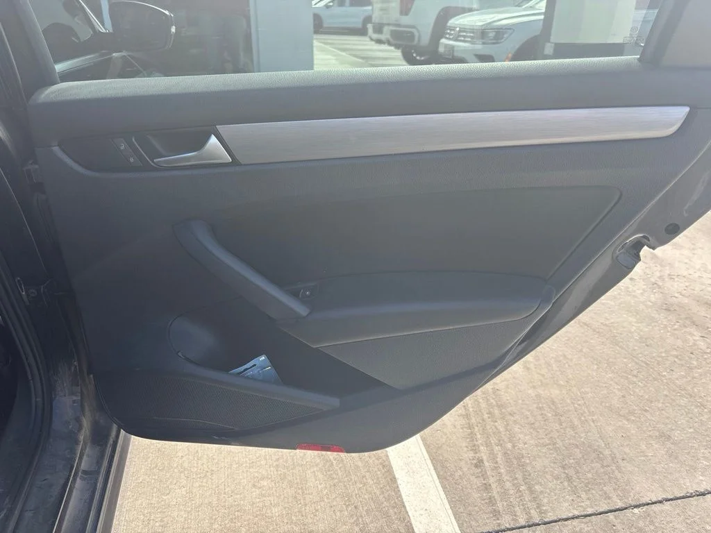 Used 2014 Black Volkswagen TDI SE image 15