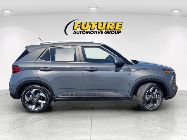 Used 2025 Gray Hyundai SEL image 3