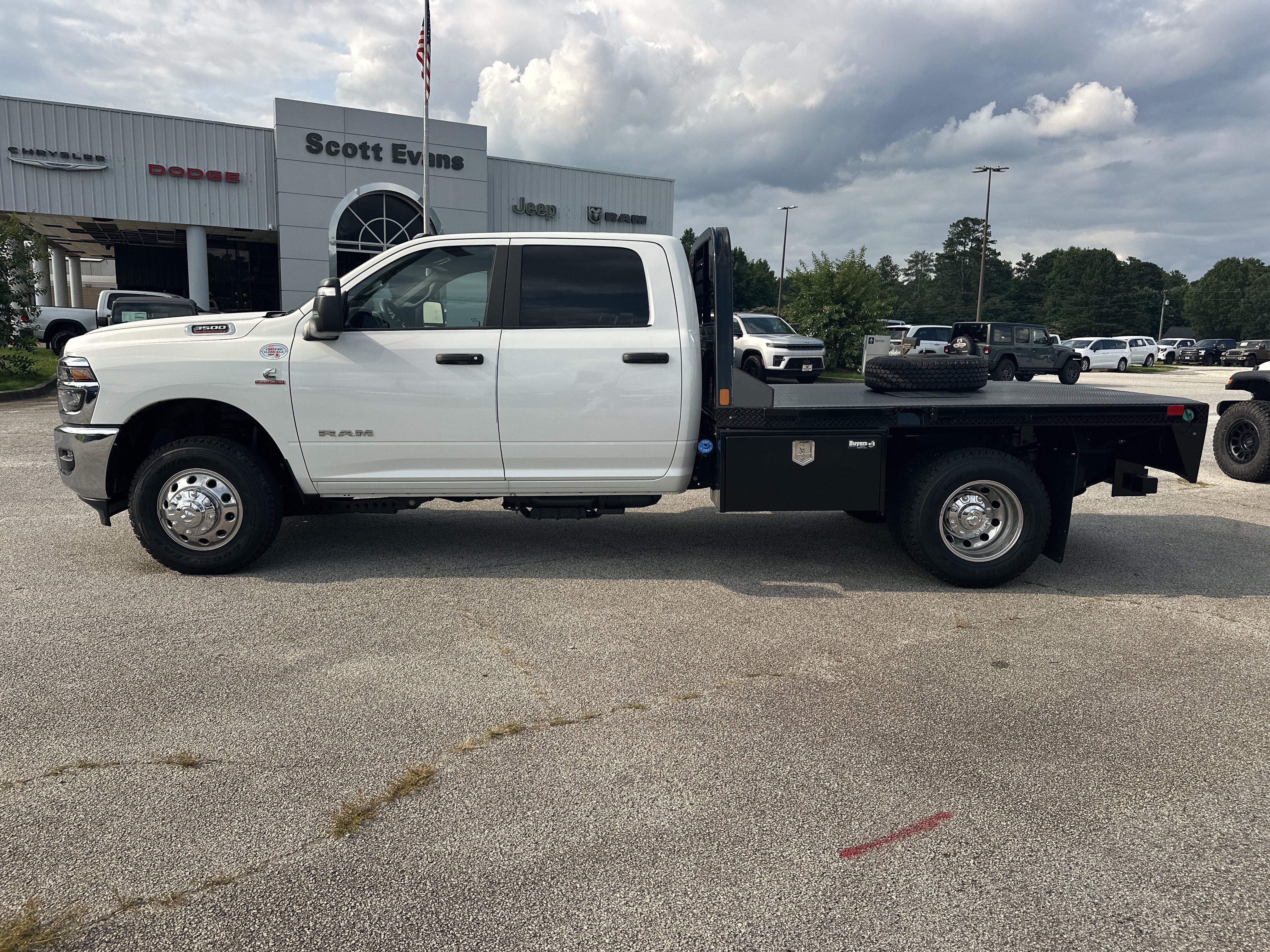 New 2026 Bright White Clear-Coat Exterior Paint RAM Big Horn image 5