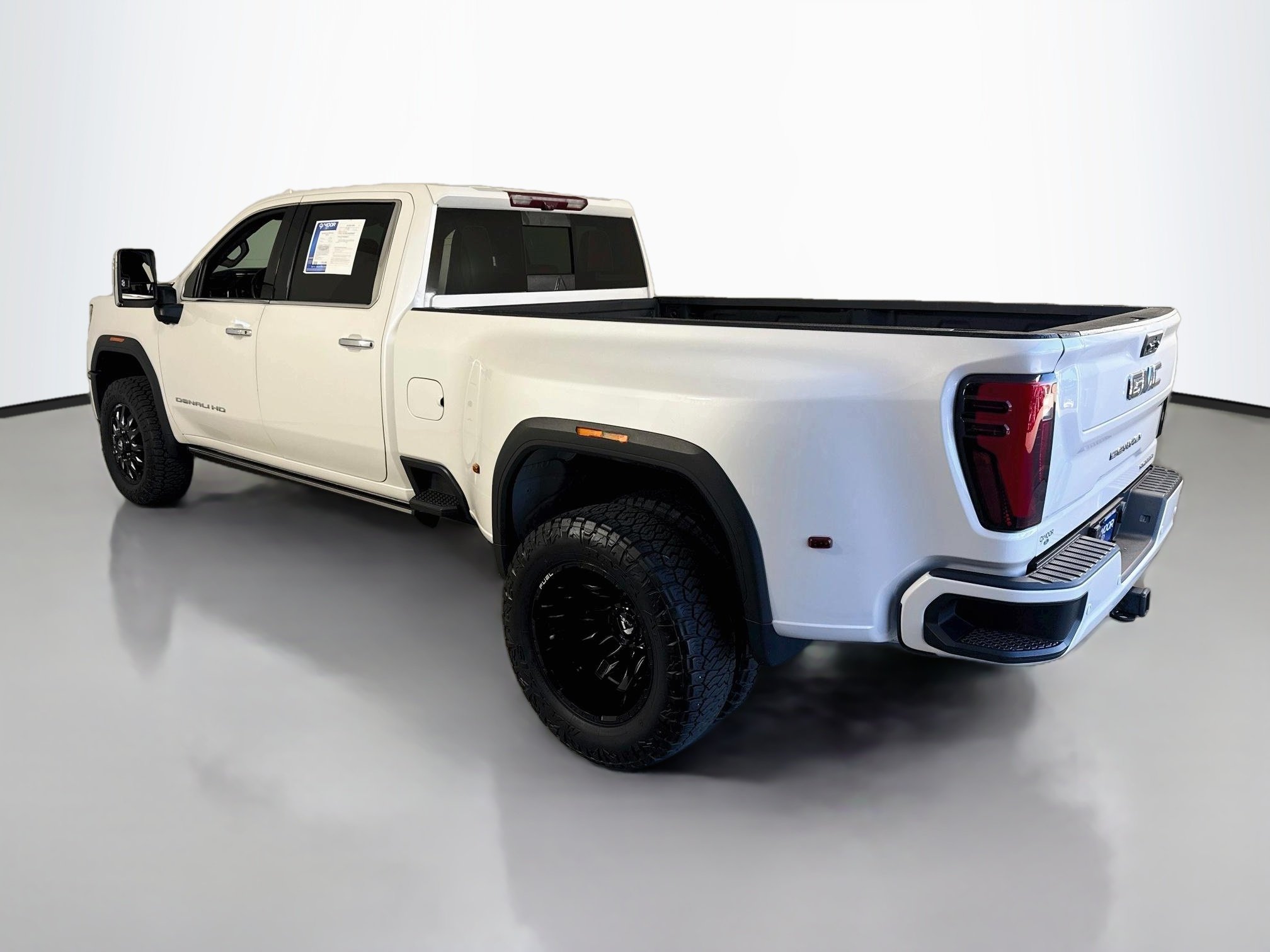 Used 2024 White GMC Denali Ultimate image 11