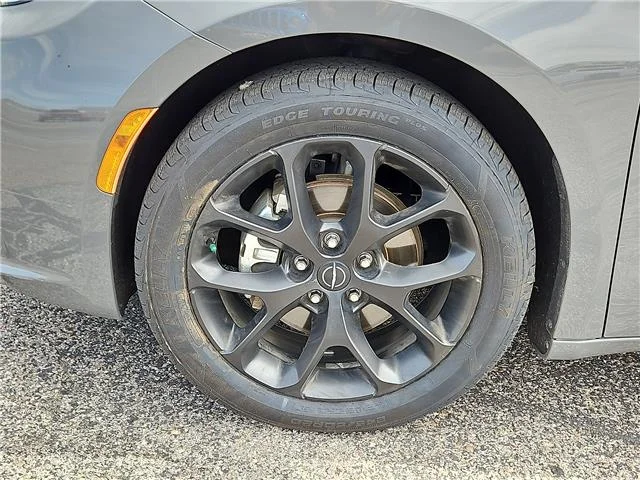 Used 2025 Ceramic Gray Clearcoat Chrysler Limited Front-Wheel Drive Passenger image 5