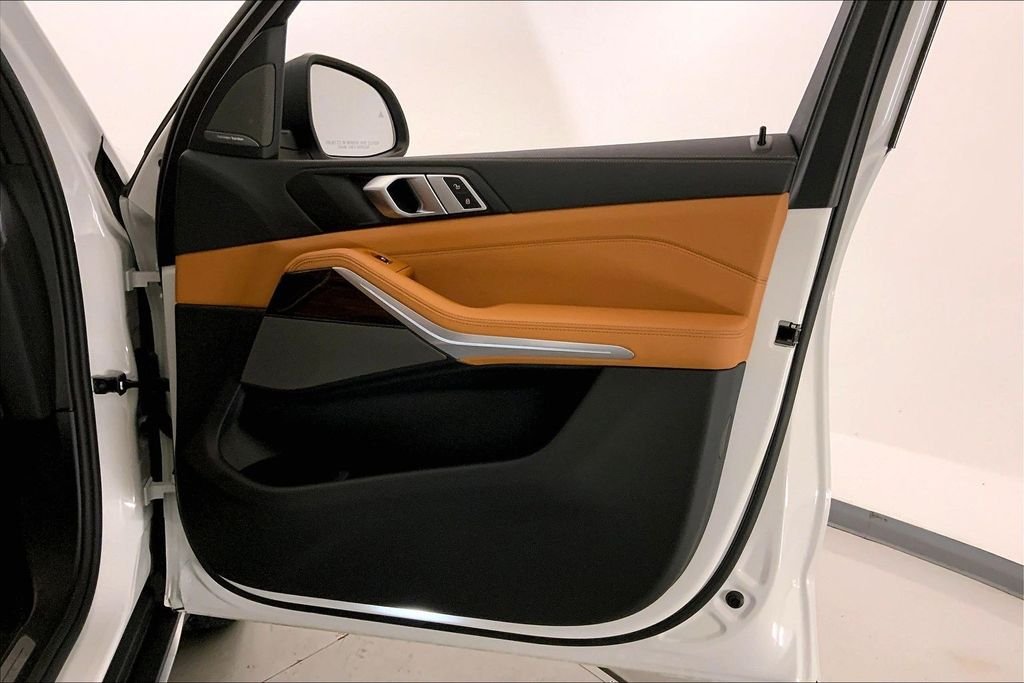 Used 2026 Mineral White Metallic BMW  image 25