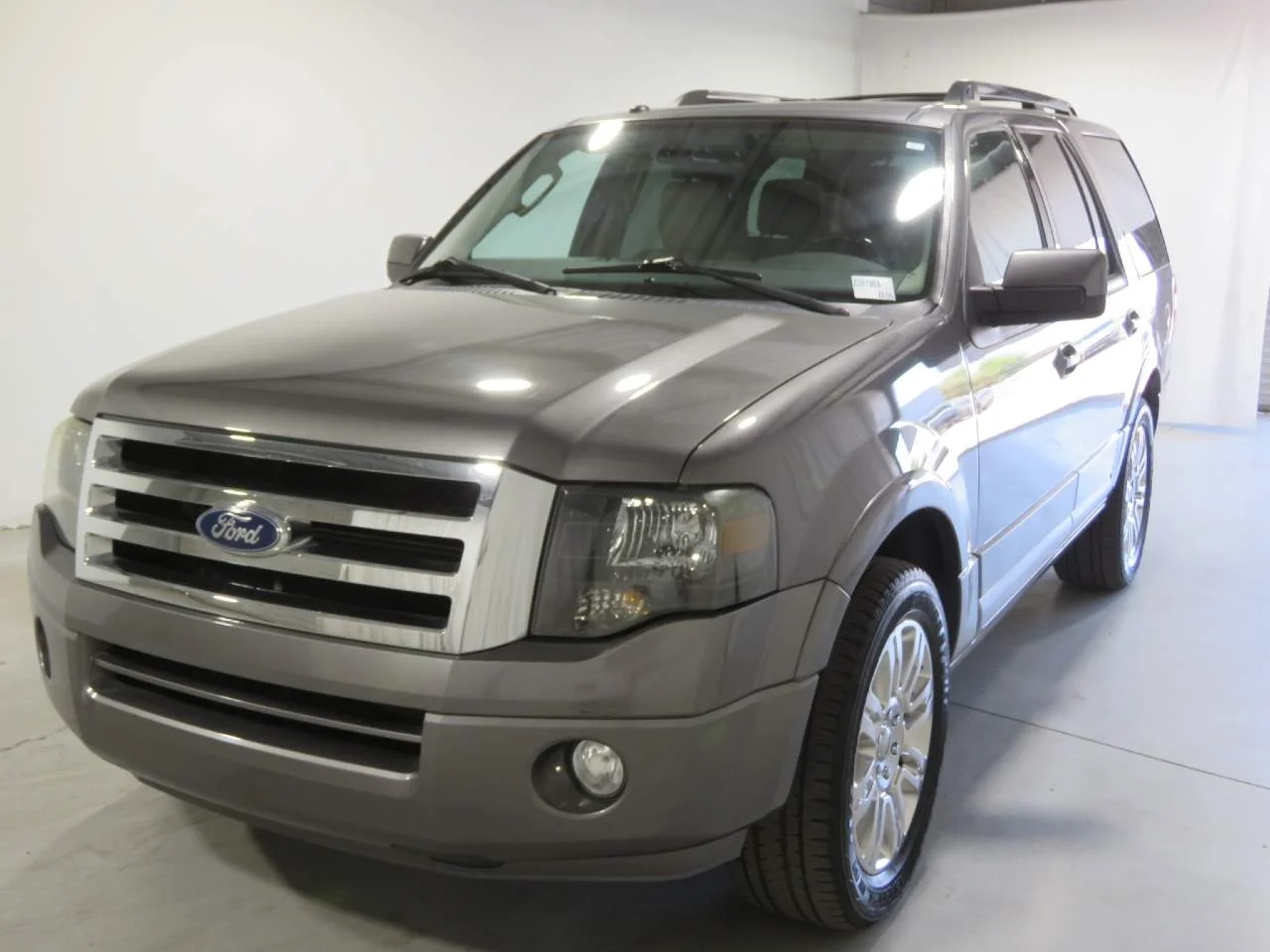 2011 Ford Expedition Limited's photo