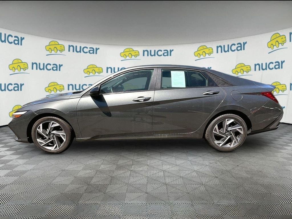Used 2025 Gray Hyundai SEL Sport image 4