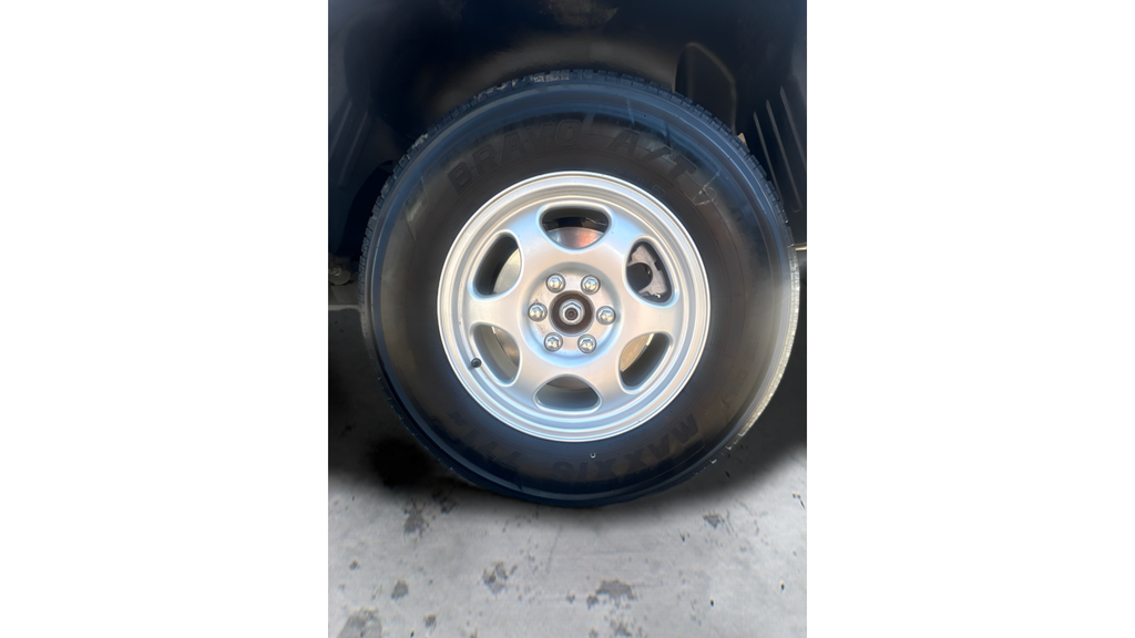 Used 2022 Oxford White Ford Lariat image 23