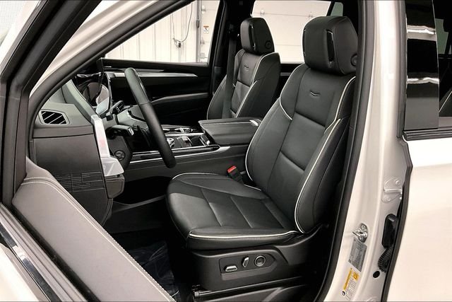 Used 2025 Crystal White Tricoat Cadillac Sport image 23