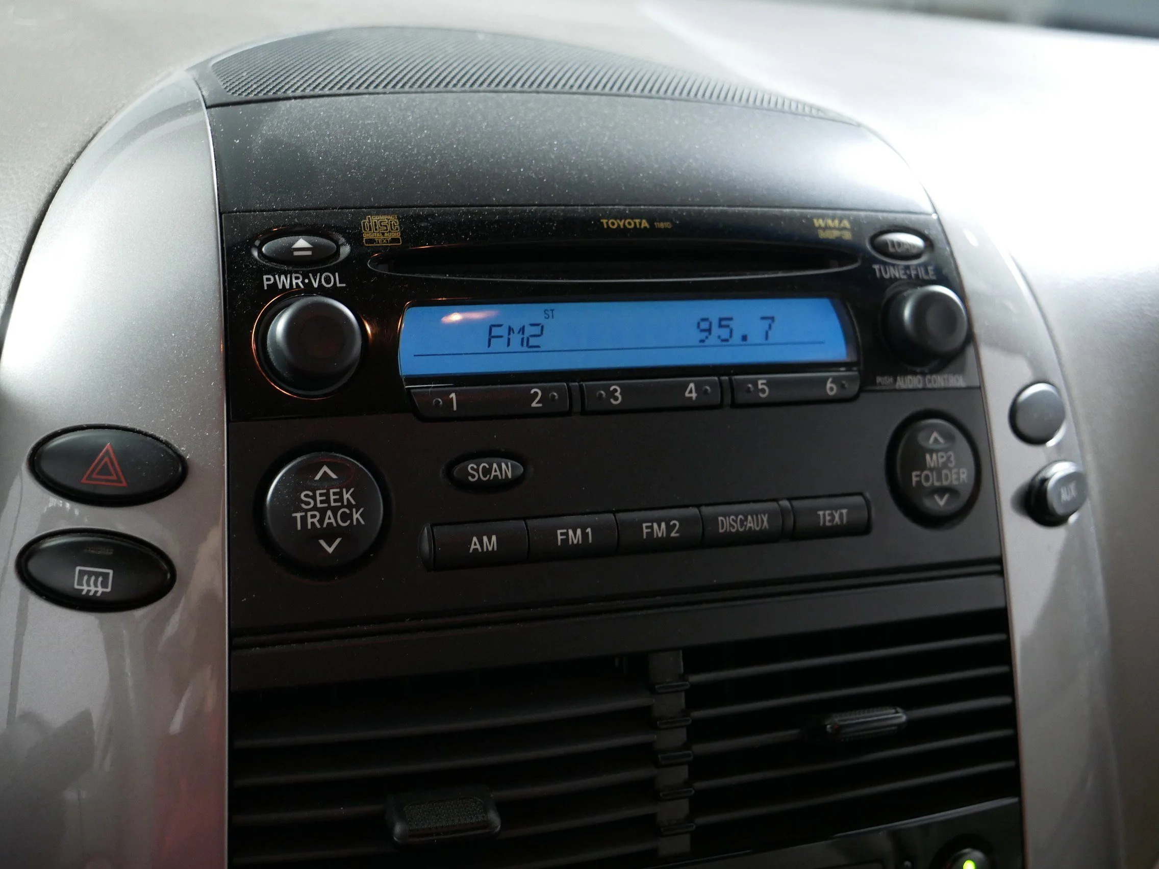 Used 2006 Salsa Red Pearl Toyota LE image 22