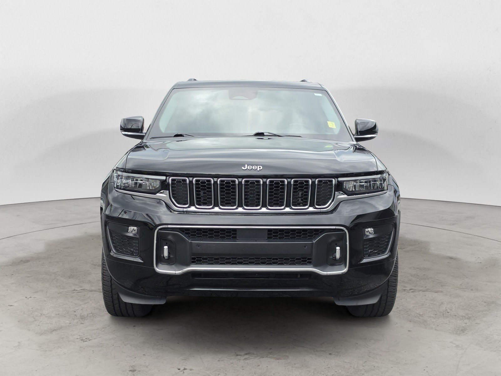 Used 2022 Diamond Black Crystal Pearlcoat Jeep Overland image 7
