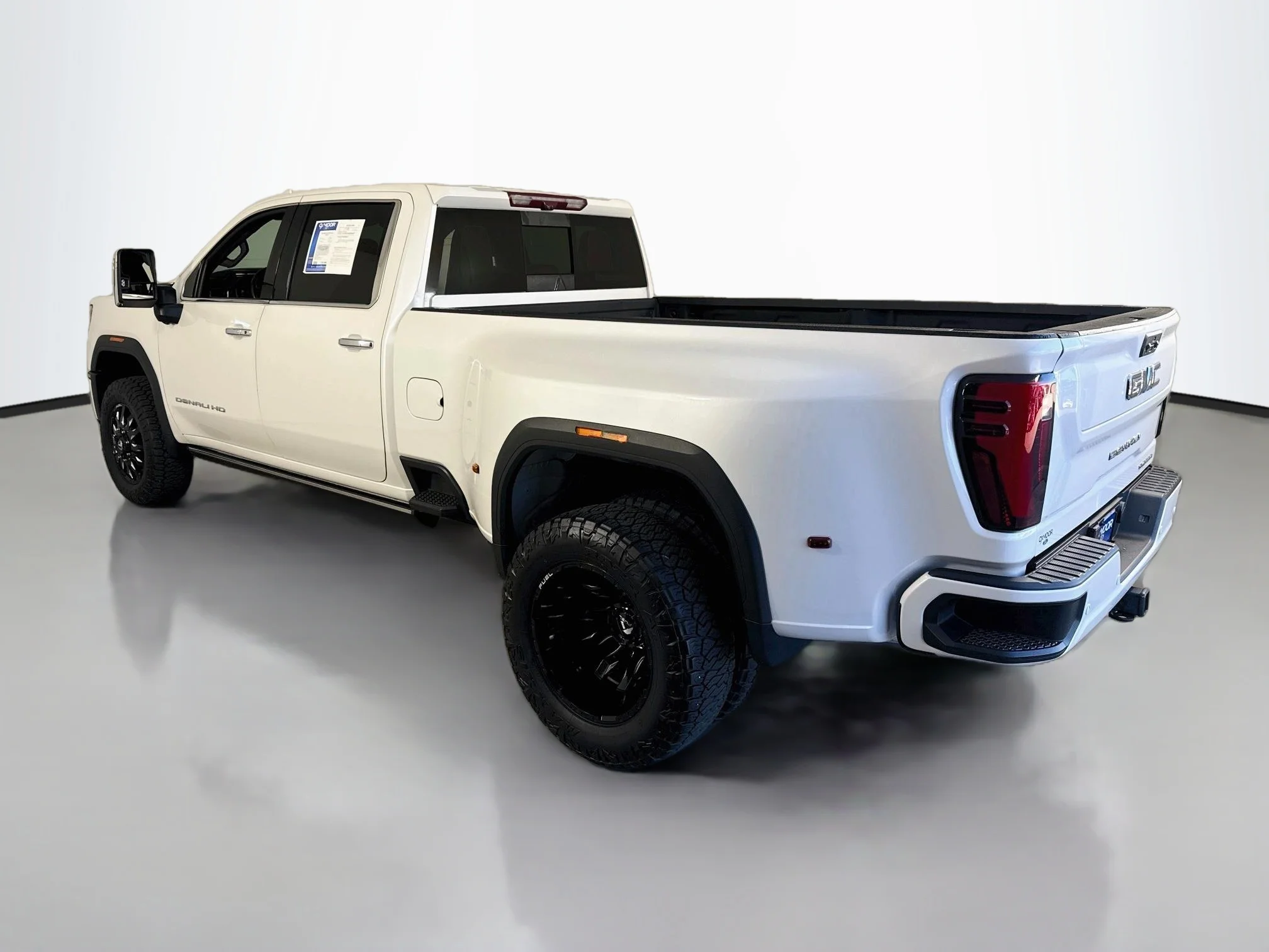 Used 2024 White GMC Denali Ultimate image 11