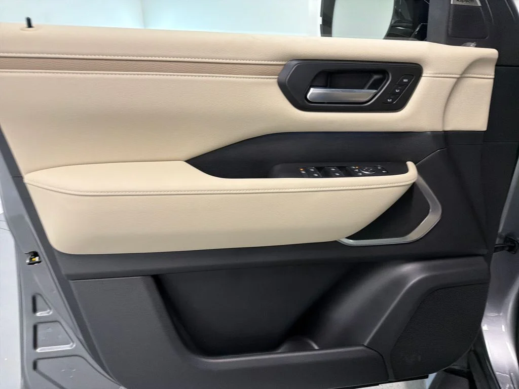 New 2026 Gun Metallic Nissan Platinum image 11