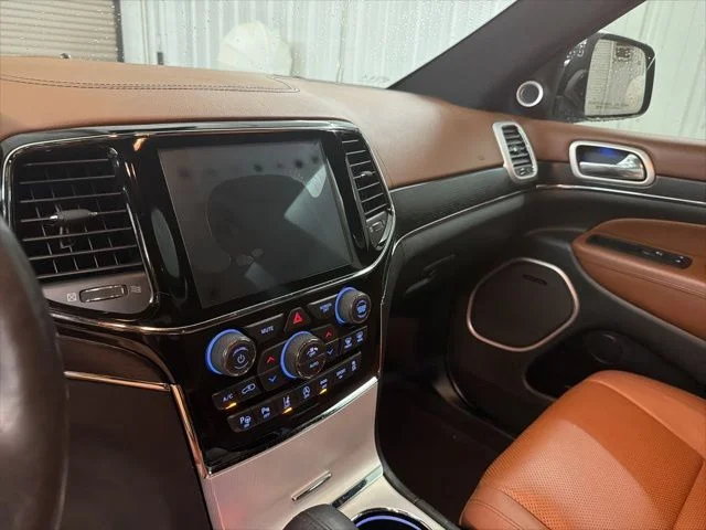 Used 2020 Diamond Black Crystal Pearlcoat Jeep Summit image 28