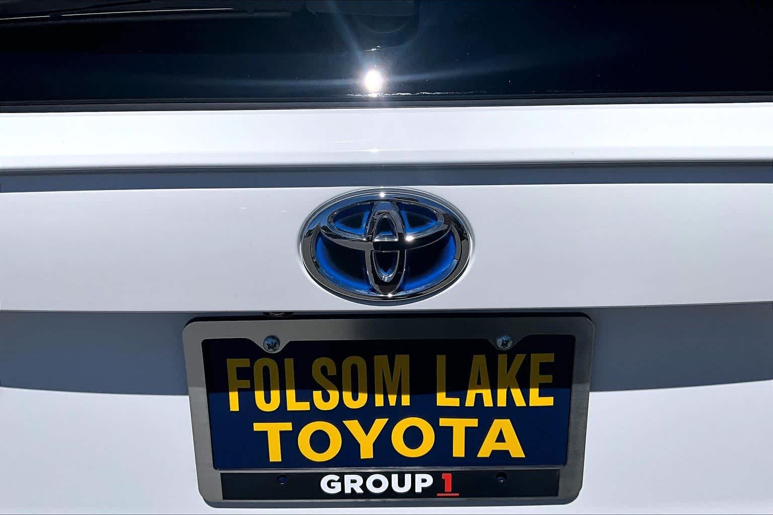 Used 2022 White Toyota Hybrid XLE image 30