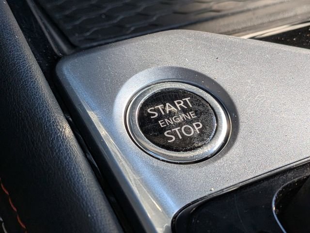 Used 2023 Red Nissan 2.0 SR image 23