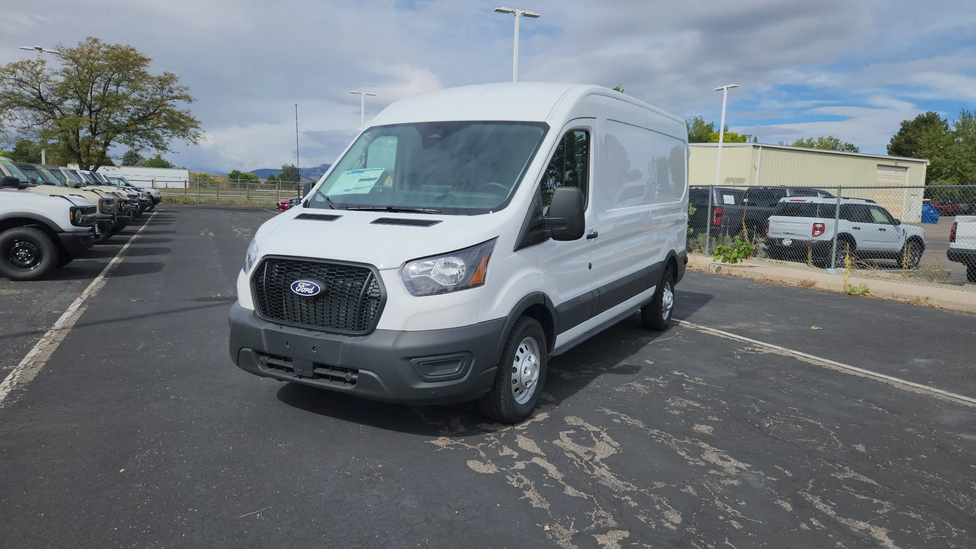 New 2026 Oxford White Ford Base image 2