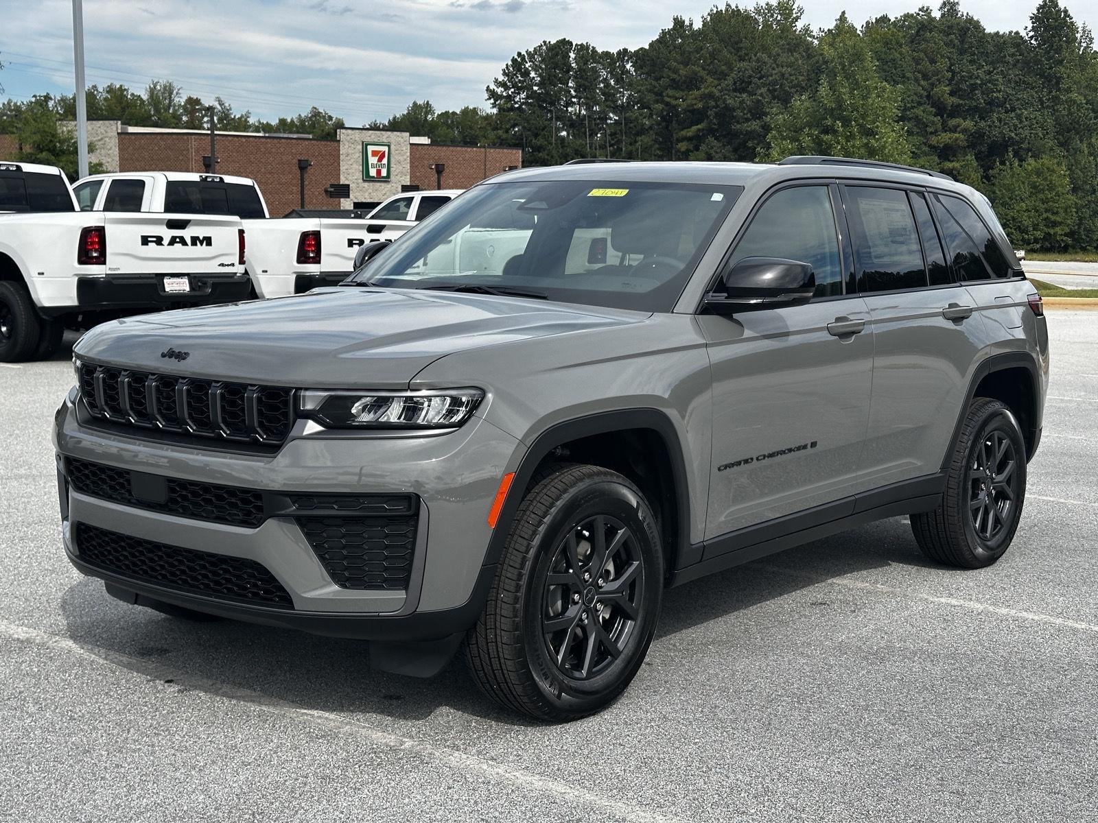 New 2027 Sting-Gray Clear-Coat Paint Jeep Laredo Altitude image 4