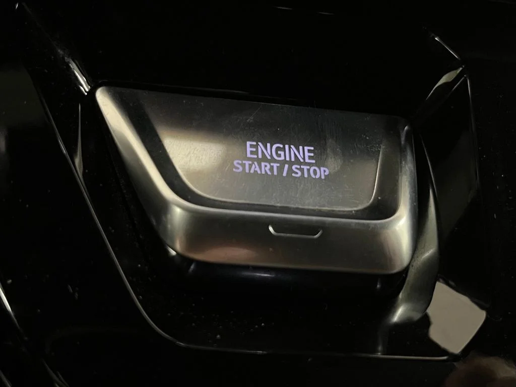 Used 2022 White GMC AT4 image 31
