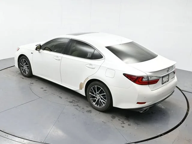 Used 2016 Eminent White Pea Lexus 4DR SDN image 21