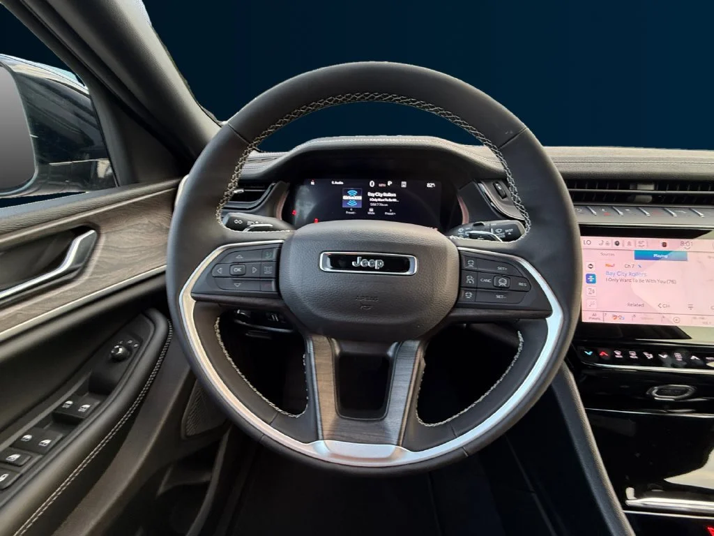New 2027 Gray Jeep Laredo Altitude image 13