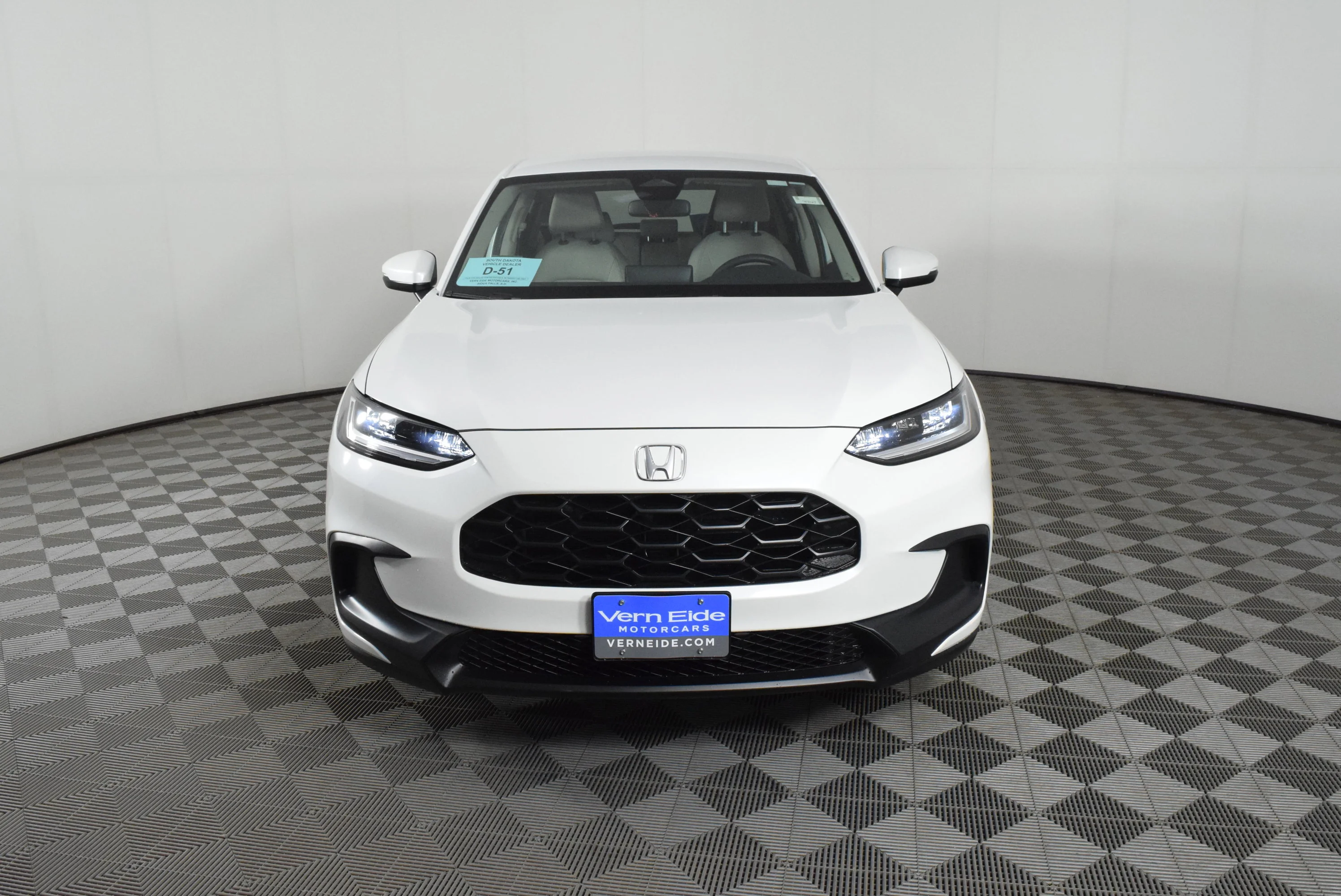 New 2027 Platinum White Pearl Honda LX image 3